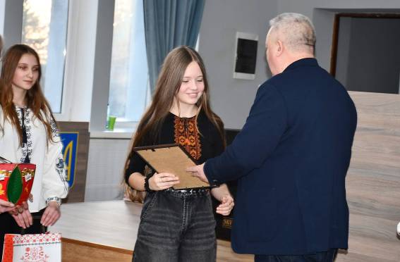 C:\Users\Елена\Desktop\Нагородження олімпіадників 2025\photo_2025-12-29_11-46-23.jpg