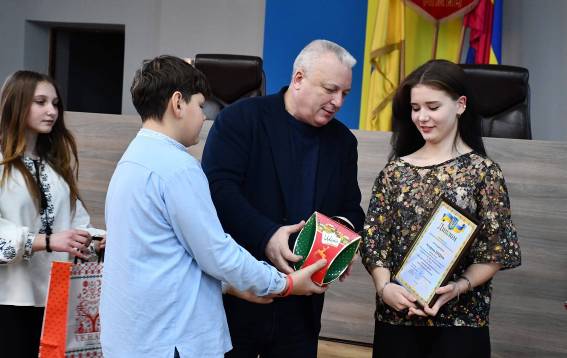 C:\Users\Елена\Desktop\Нагородження олімпіадників 2025\photo_2025-12-29_11-46-22.jpg
