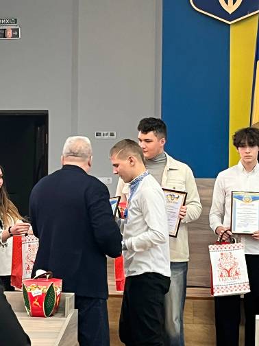 C:\Users\Елена\Desktop\Нагородження олімпіадників 2025\photo_2025-12-29_11-44-39.jpg