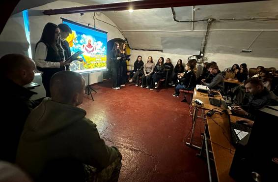 В укритті ліцею відбувся патріотичний захід за участі українських захисників.
